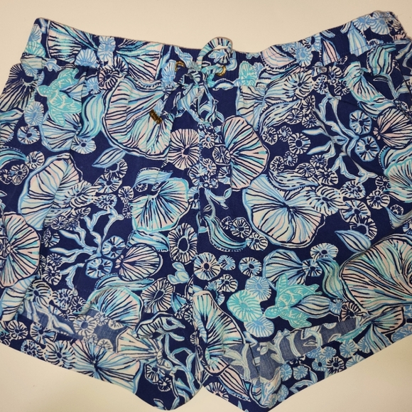Lilly Pulitzer Pants - ✨💙Lilly Pulitzer Blue Coral Reef shorts womens size small✨